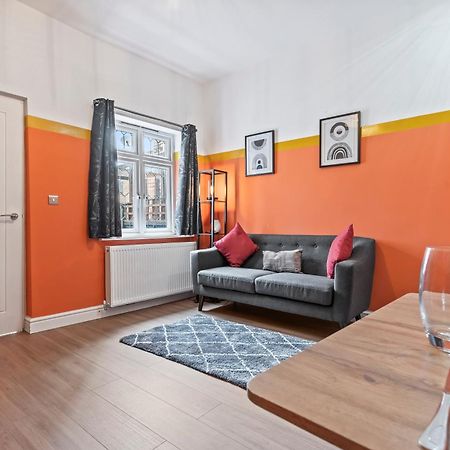 4 Bedroom, 2 Bath In Newcastle Town Centre ภายนอก รูปภาพ