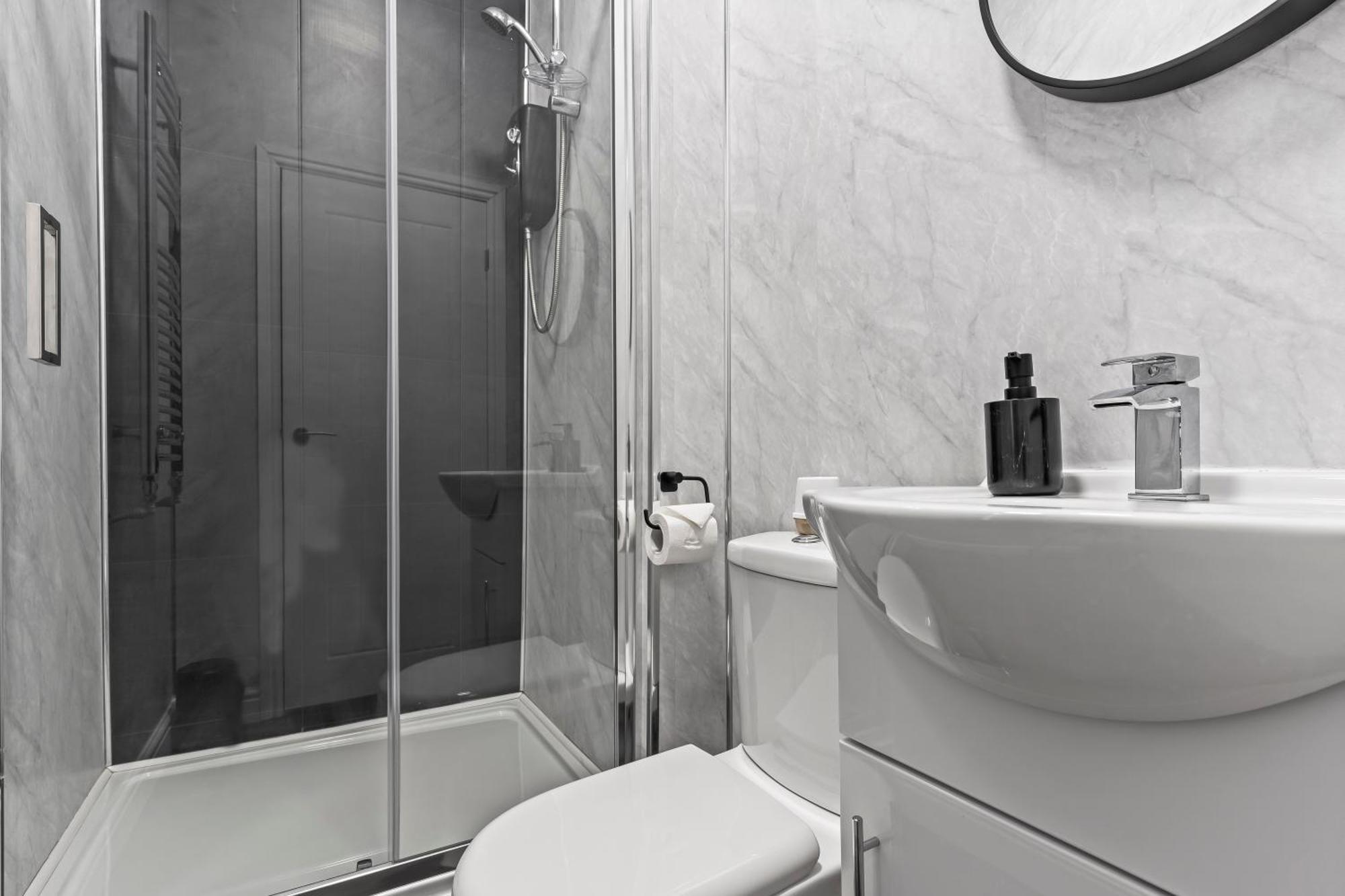 4 Bedroom, 2 Bath In Newcastle Town Centre ภายนอก รูปภาพ