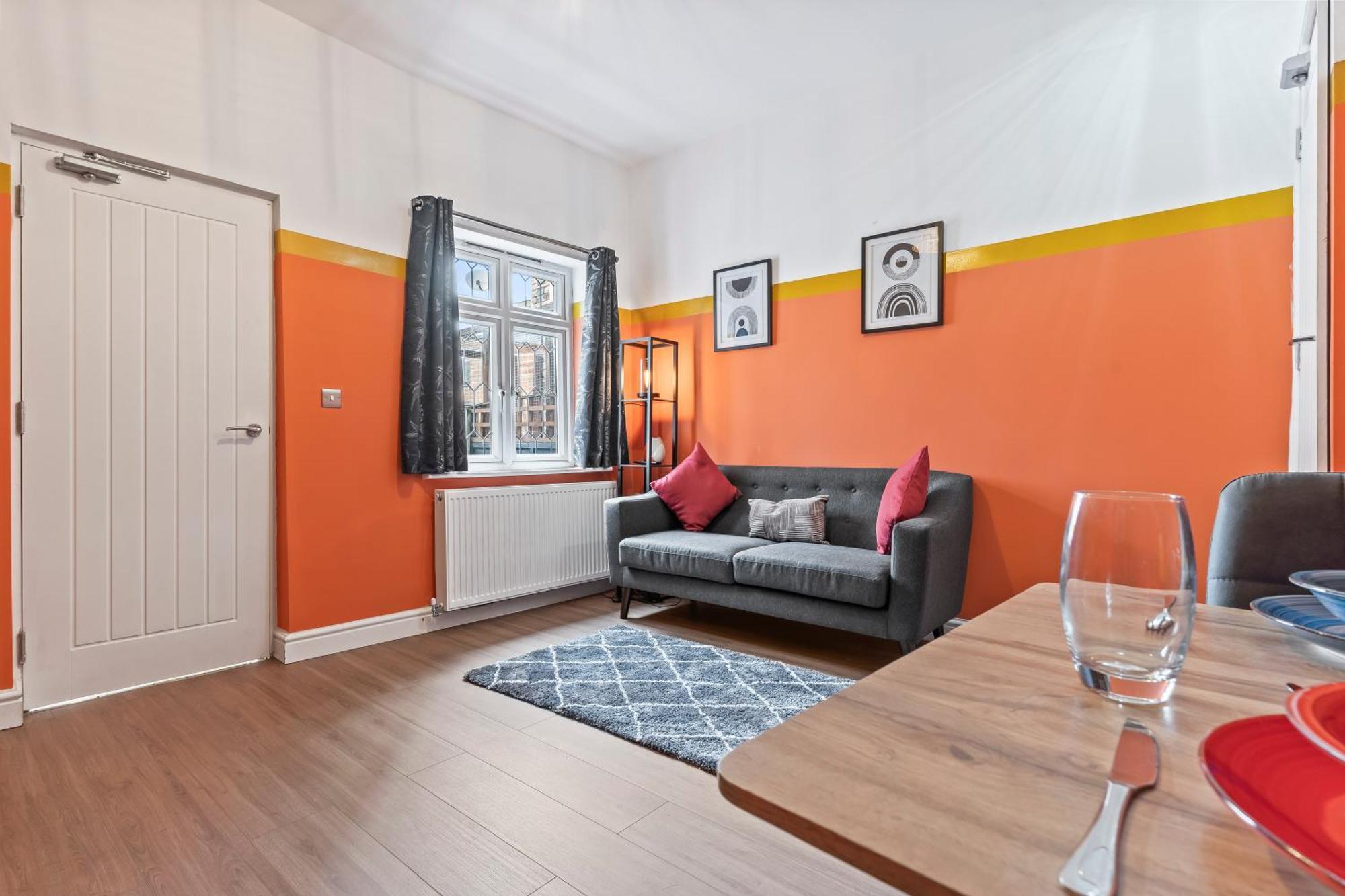 4 Bedroom, 2 Bath In Newcastle Town Centre ภายนอก รูปภาพ
