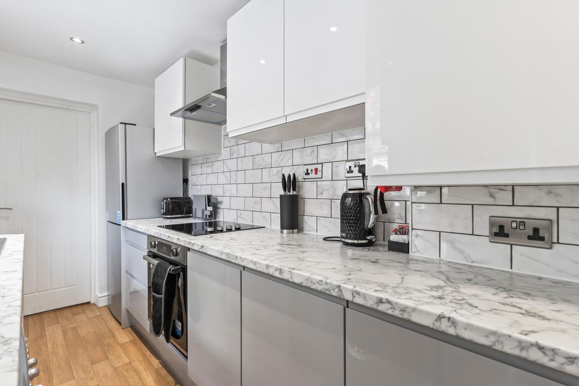 4 Bedroom, 2 Bath In Newcastle Town Centre ภายนอก รูปภาพ