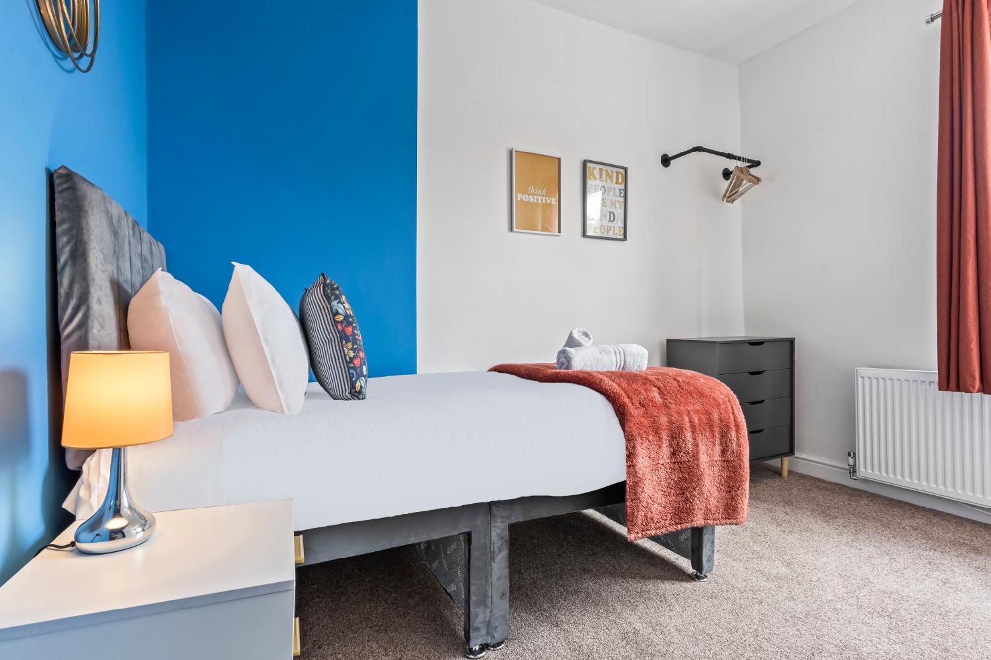 4 Bedroom, 2 Bath In Newcastle Town Centre ภายนอก รูปภาพ