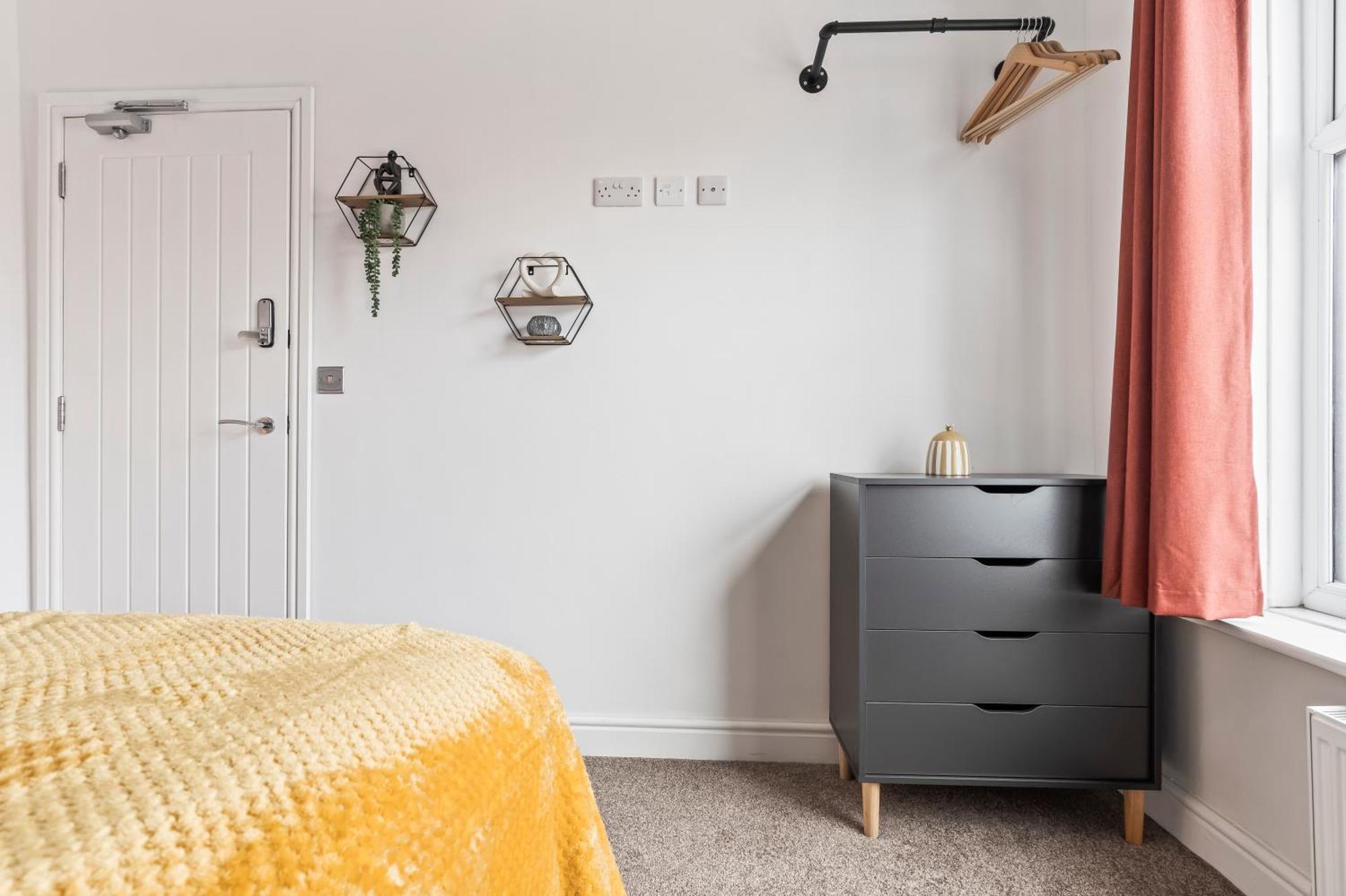4 Bedroom, 2 Bath In Newcastle Town Centre ภายนอก รูปภาพ